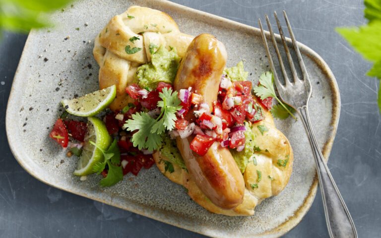 Grillede ostepølser med grillet nykål og potetsalat Gilde