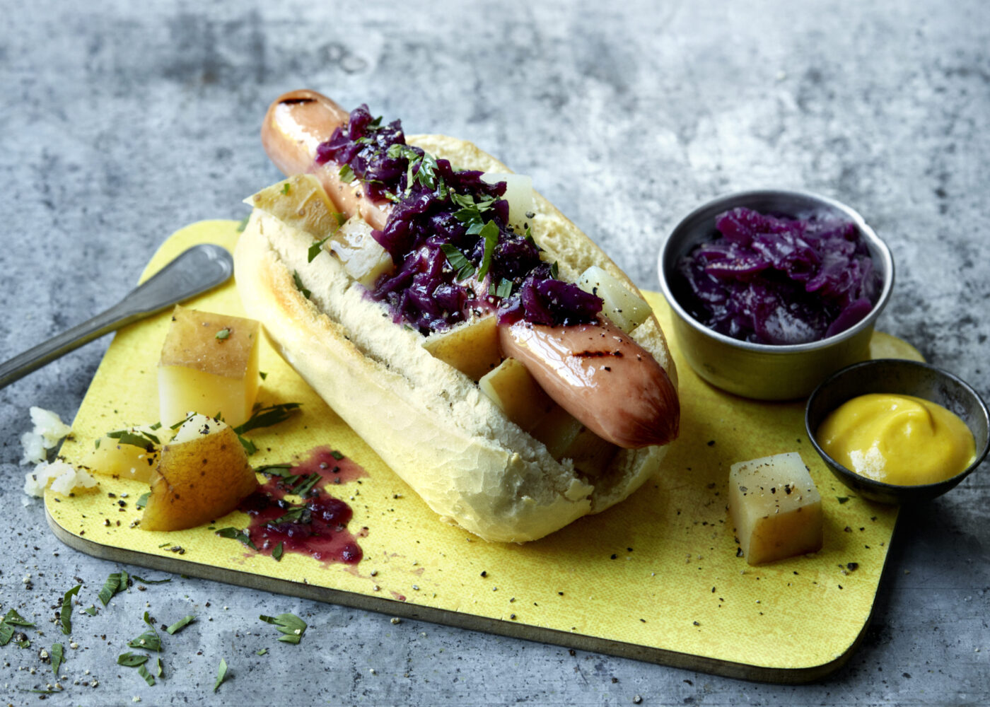 Gilde grillpølse med polsk tilbehør