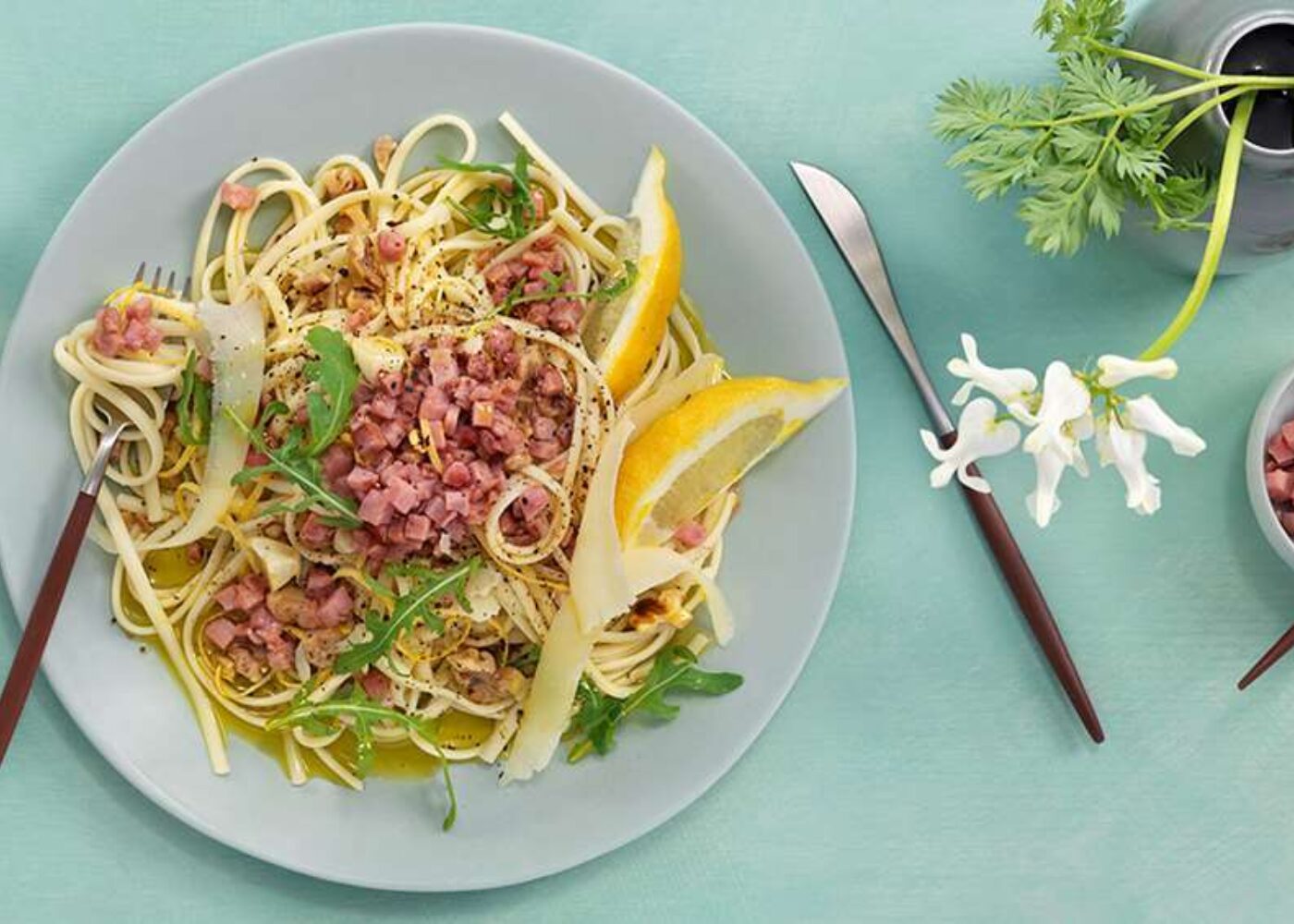 Sitruspasta med bacon og parmesan