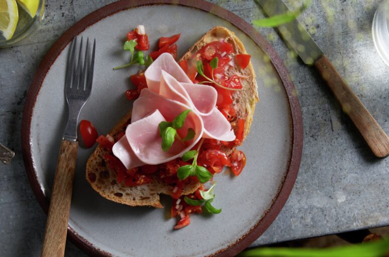 Bruschetta med kokt skinke