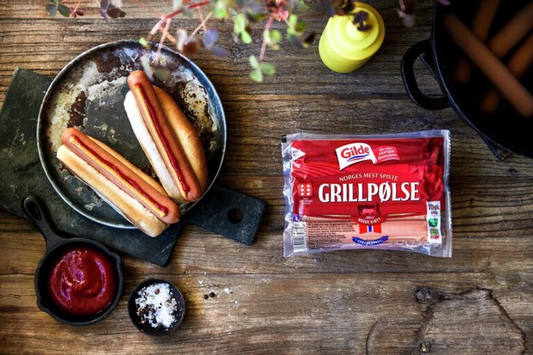 Kokt grillpolse