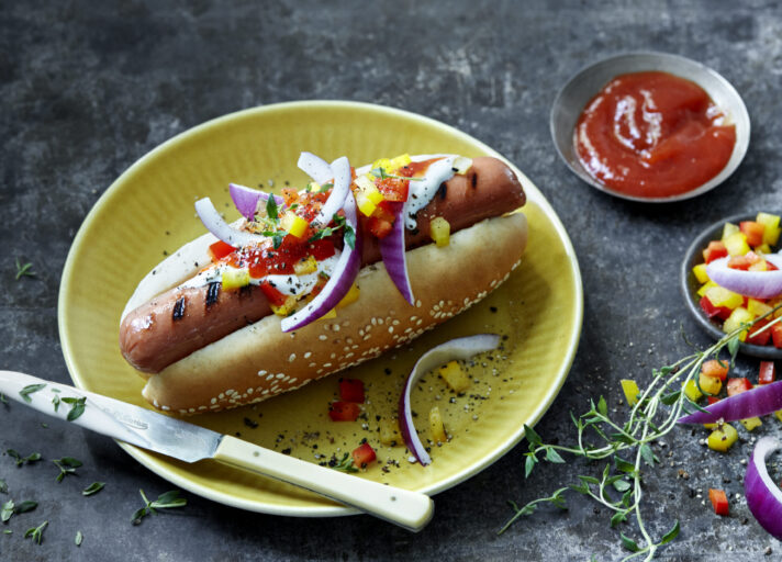 Grillpølse med ungarsk tilbehør