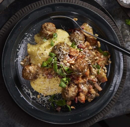 Italiensk gryte med polenta og kjøttboller